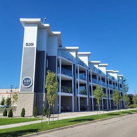 Kasa 539 Bay Street Травърс Сити Екстериор снимка